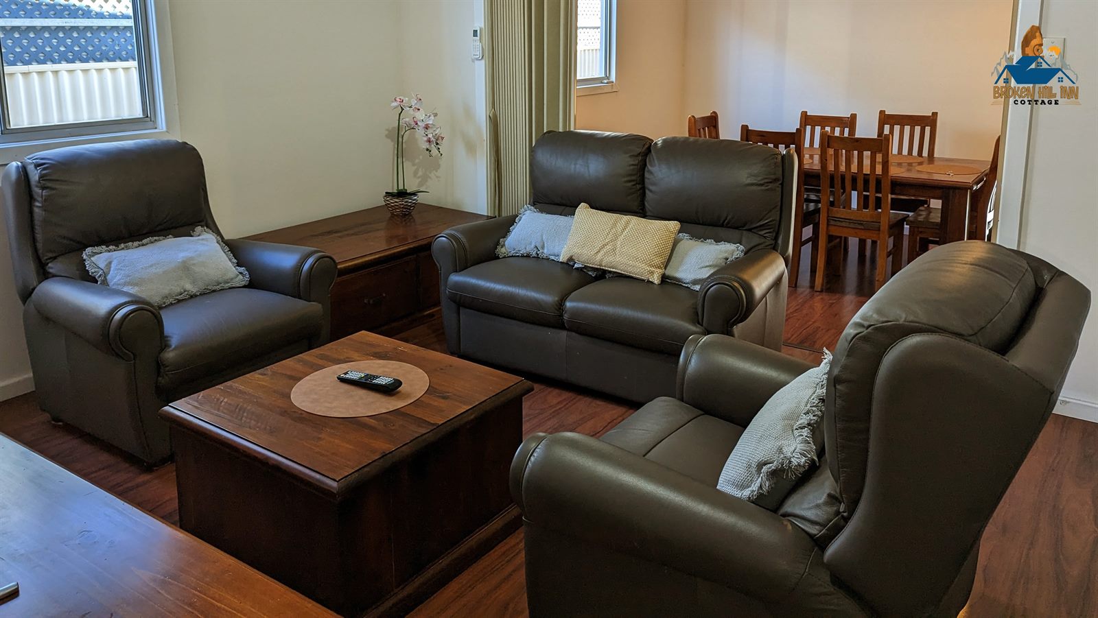 Comfortable living and dining area at Broken Hill Inn Cottage